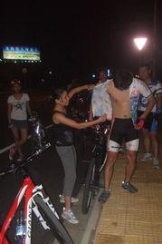 机场吃瓜事件,一场意外的美食争议