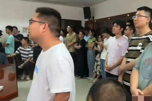 新乡学院吃瓜现场,校园风云一幕